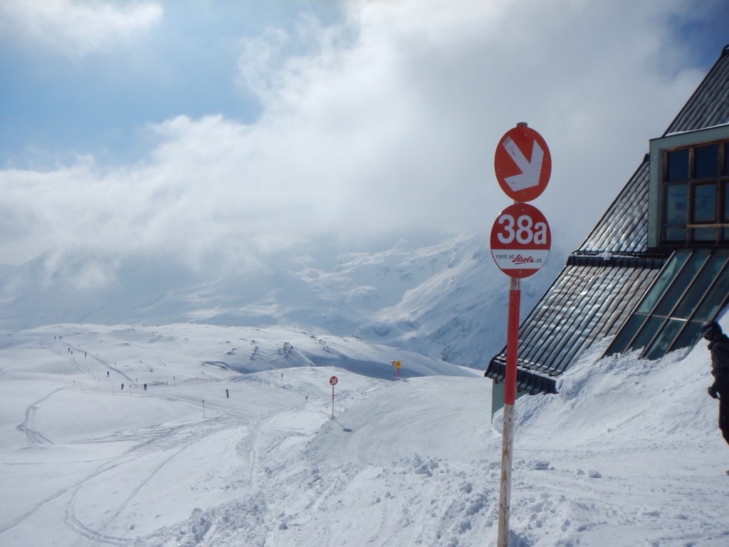 Start of the run from the top of the cable car towards Zurs