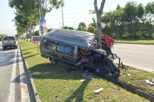 “Rubber-Necking” in Malaysia – first on the scene of an accident “Rubber-Necking” in Malaysia – first on the scene of an accident