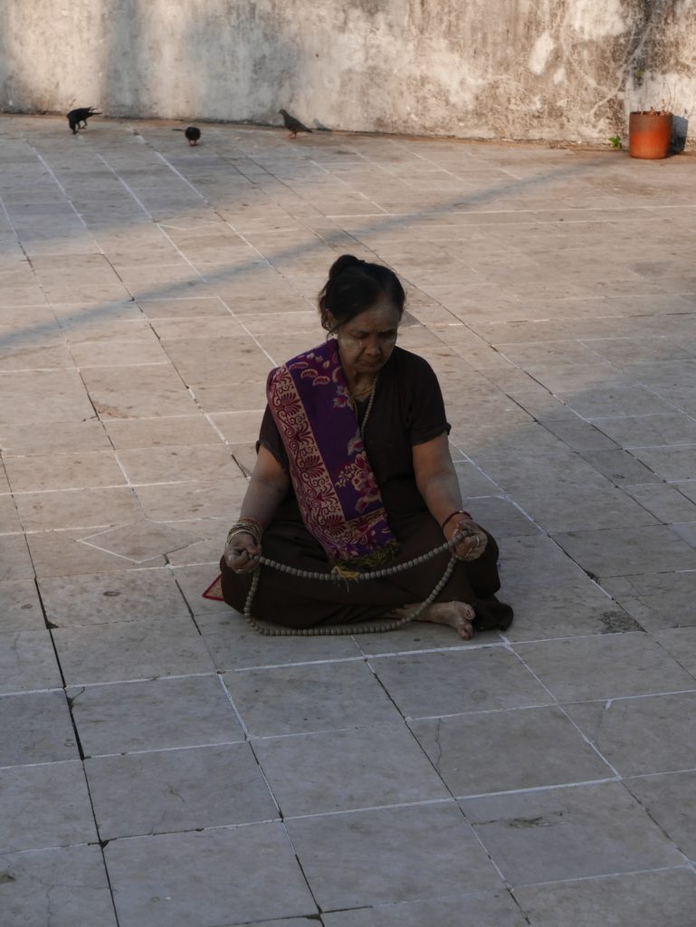 shwedagon pagoda 2017 devotion