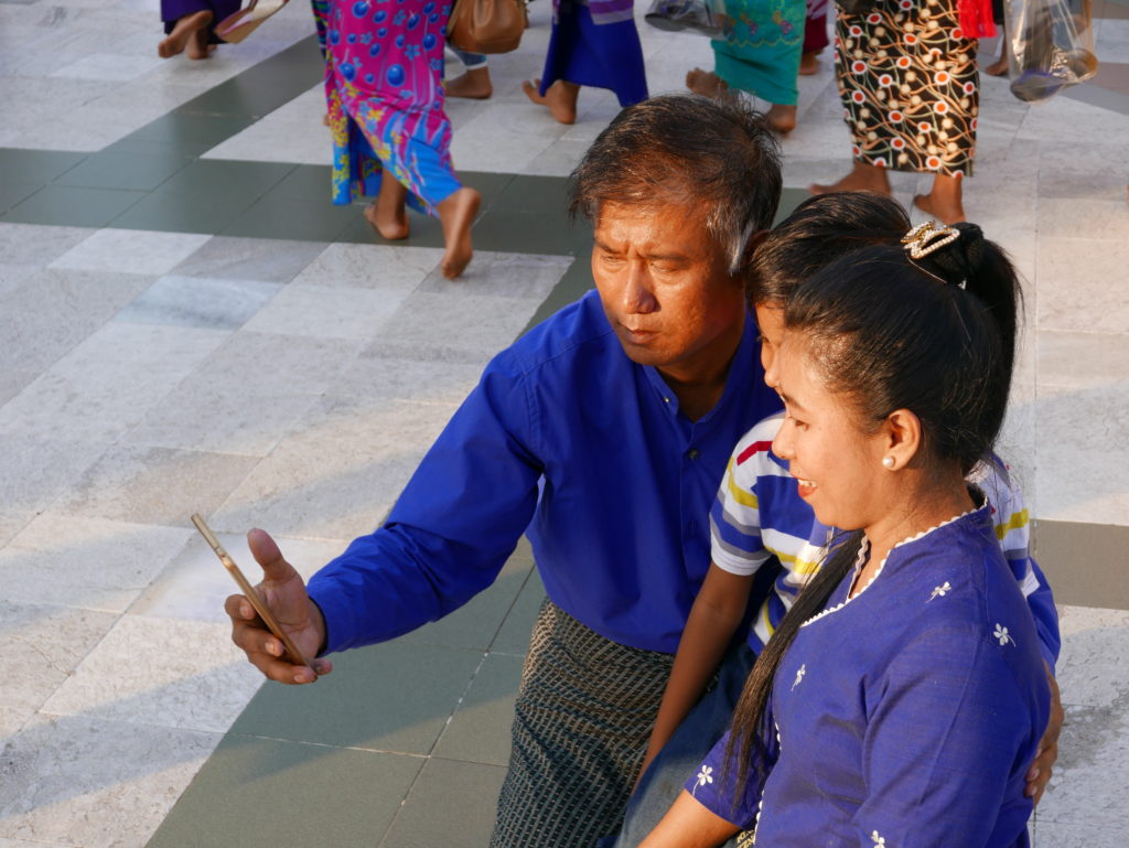 shwedagon pagoda 2017 selfie