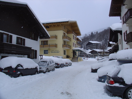 Too much snow in Saalbach - overnight we received even more snow!